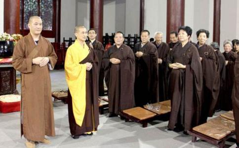 佛教中的居士应具备什么条件？