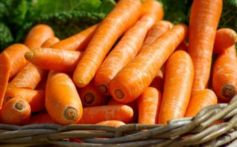 胡萝卜究竟是生吃好还是熟吃好呢？
